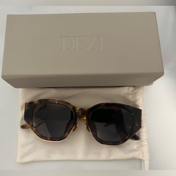 Dezi Sunglasses Charge It - Picture 4 of 7